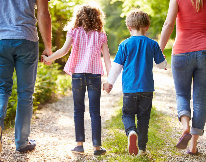 4 Ways to Get Your Kids to Play Outside — and Feel Safe About It