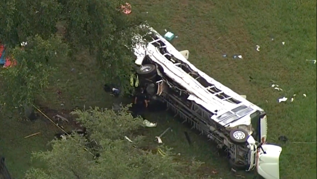 8 killed, dozens injured when bus carrying farmworkers crashes, overturns in Florida